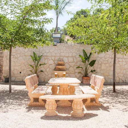 El Almendral Hotel 4*